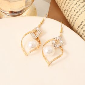 Women's Fashionable Temperamental All-match Earrings (Option: white)